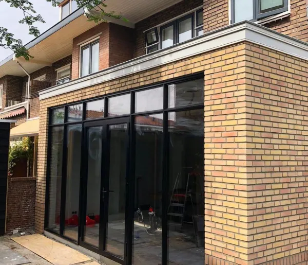 
Aanbouw woning met openslaande deuren